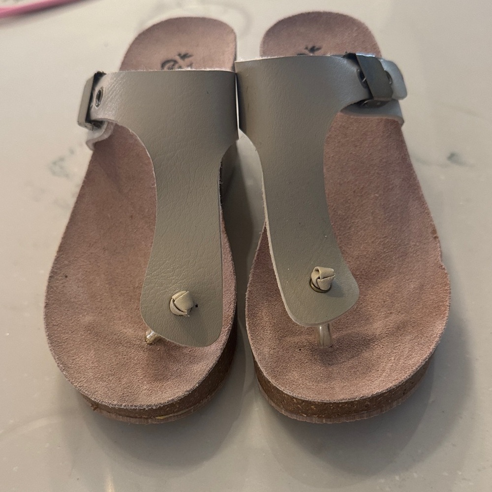 Women's Cream Sandals Size 7